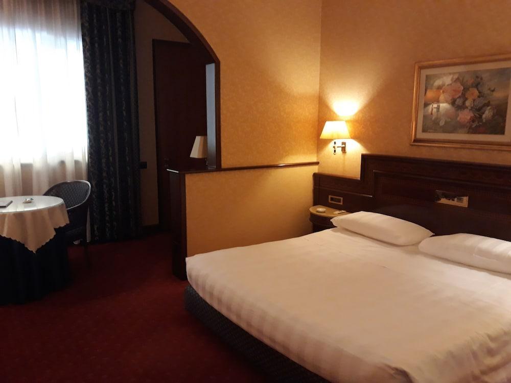 Hotel Motel Luna Segrate Esterno foto
